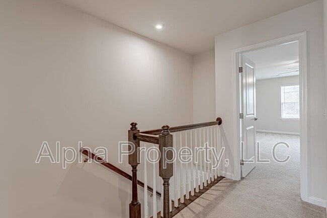 Building Photo - 520 Huntingdale Pl