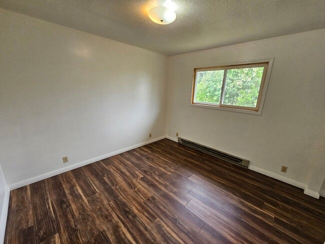 Building Photo - 602 1/2 2nd St.