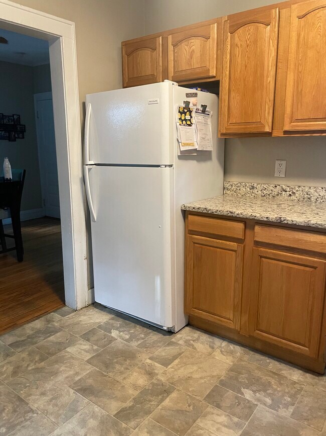 Building Photo - 90 Lake Ave