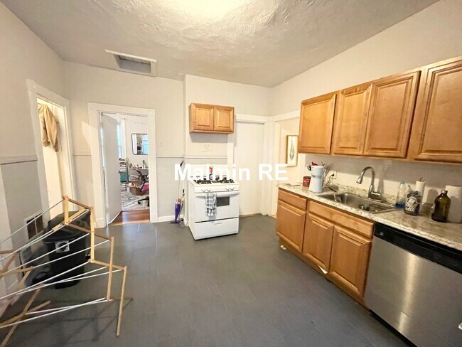 Building Photo - 10 Wave Ave