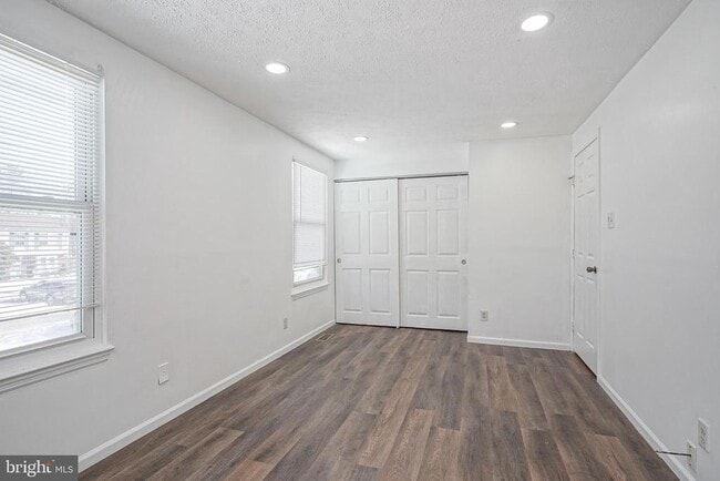 Building Photo - 69 Vanderbilt Ct