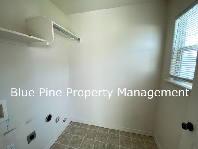 Building Photo - 1512 N Stevens Dr