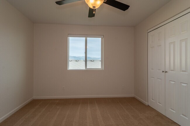 Building Photo - 233 Palmdale Ave