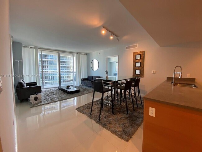 Building Photo - 475 Brickell Ave