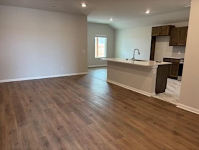 Building Photo - Newly Built!