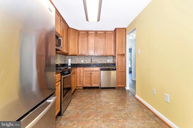 Building Photo - 826 Quince Orchard Blvd