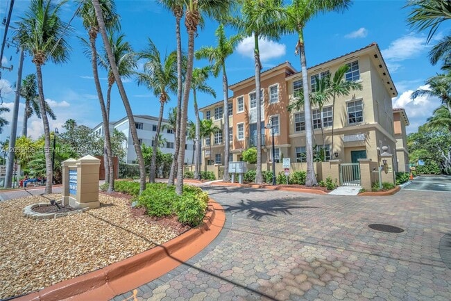 Building Photo - 2065 S Ocean Dr