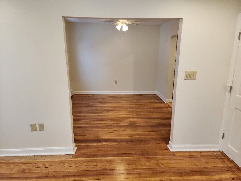 Building Photo - 77 Carmine St