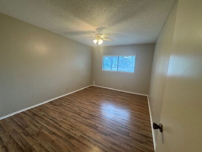 Building Photo - What a Gem! Spacious, Renovated 1-Story Ho...