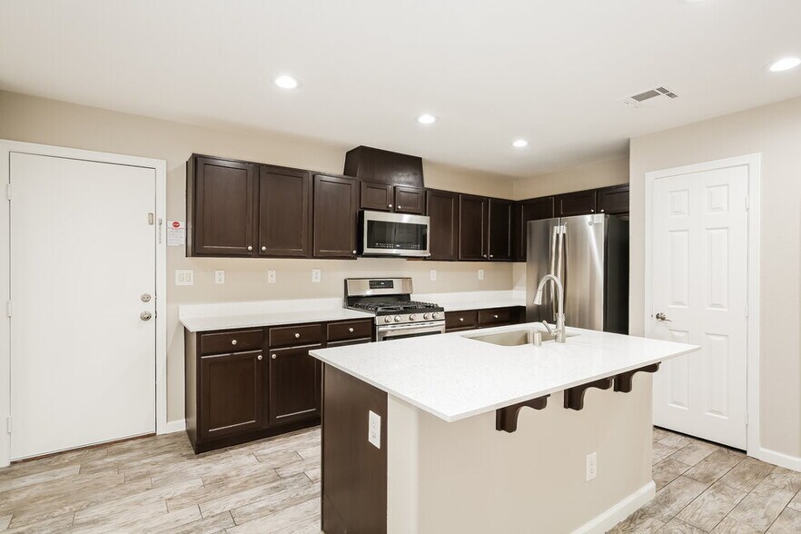 Building Photo - 5325 N Chino Heights St