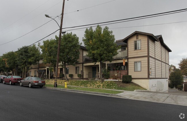 Building Photo - 126-128 W Electric Ave