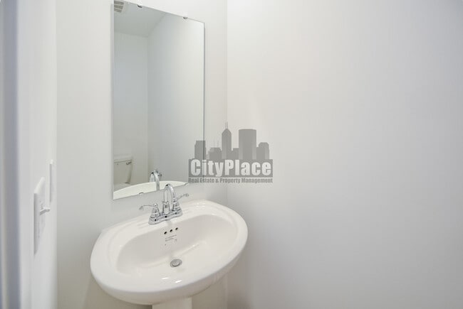 Building Photo - 6573 Halsey St