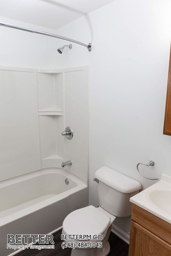 Building Photo - Tastefully Updated 2 Bedroom Home with Garage