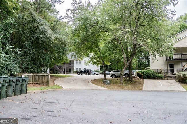 Building Photo - 1600 Oakpoint Dr SW