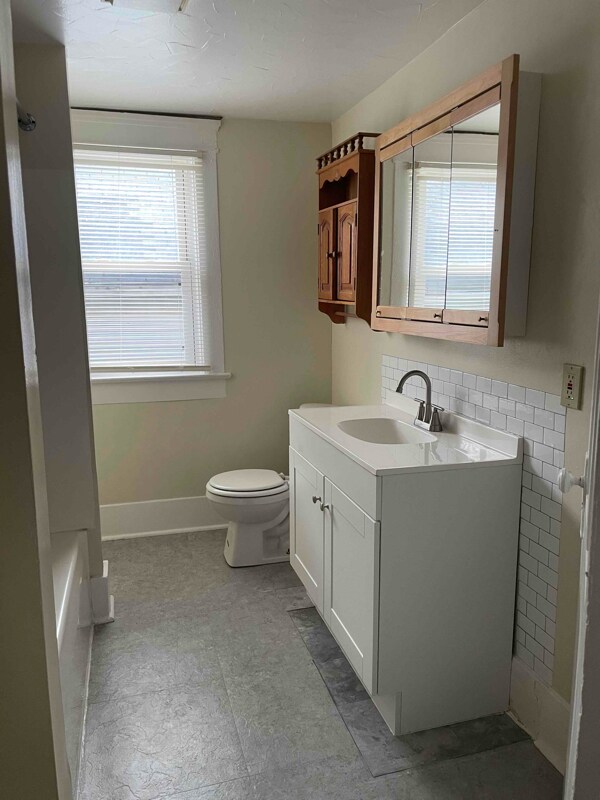 Building Photo - 190 W Miller Ave