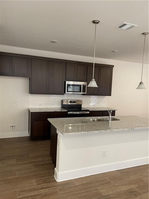 Building Photo - 624 Parkline Dr