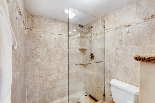 Building Photo - 450 Egret Cir