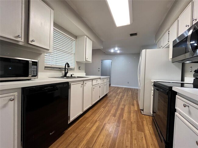 Building Photo - 12908 Leadwood Dr