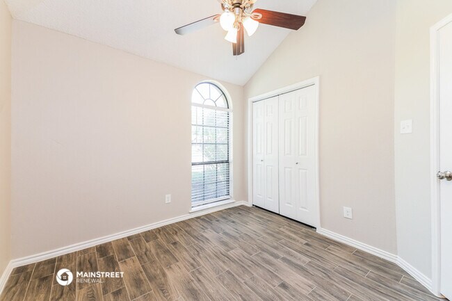 Building Photo - 6208 Los Altos Dr