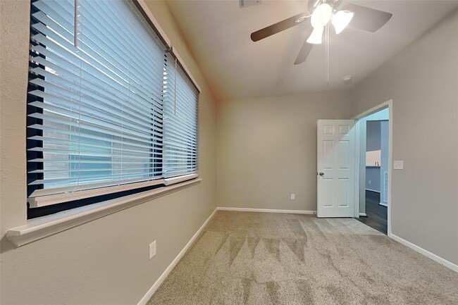 Building Photo - 7102 Blanco Pines Dr