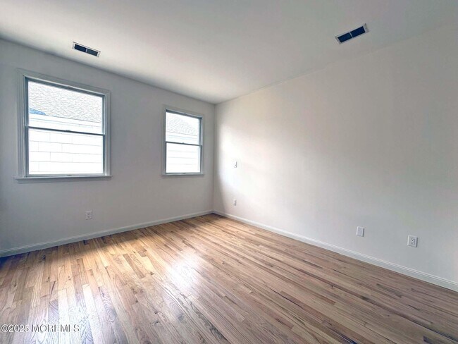 Building Photo - 865 Arnold Ave