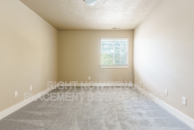 Building Photo - 994 E Winding Creek Dr