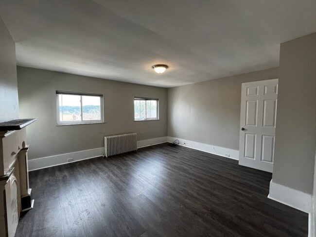 Building Photo - Renovated 2BD/1BATH House - Off-Street Parking, Laundry, AC