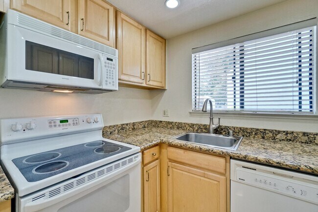 Building Photo - 2201 Monroe #505