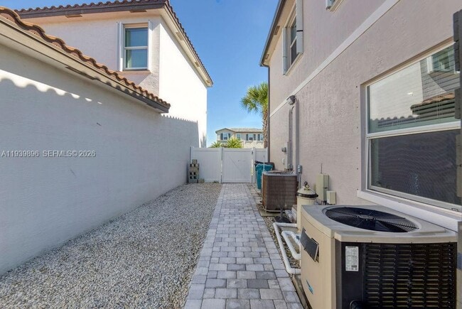 Building Photo - 8175 NW Greenbank Cir