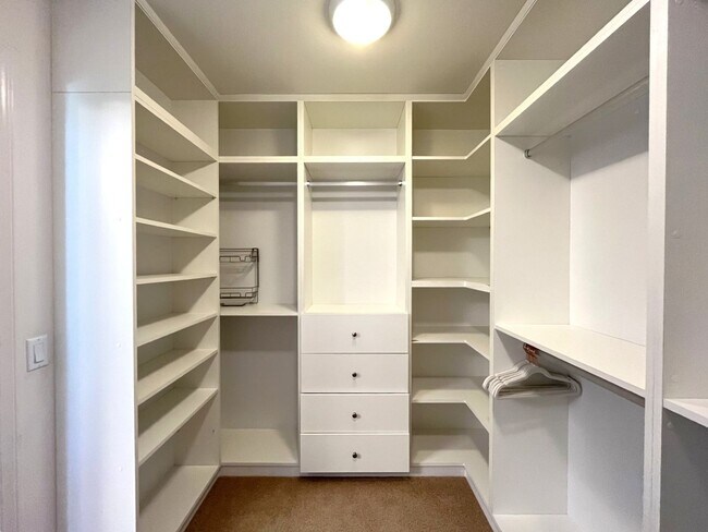Building Photo - 7143 Leighton Dr