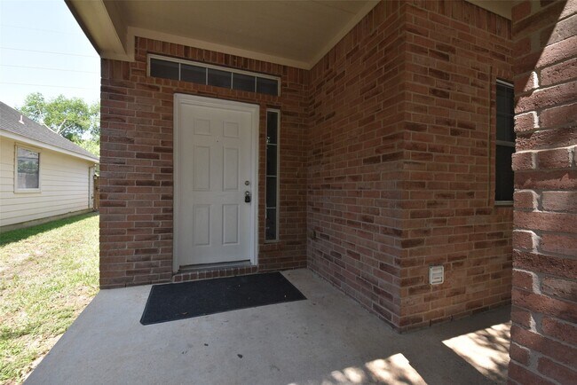 Building Photo - 21603 Falvel Lake Dr