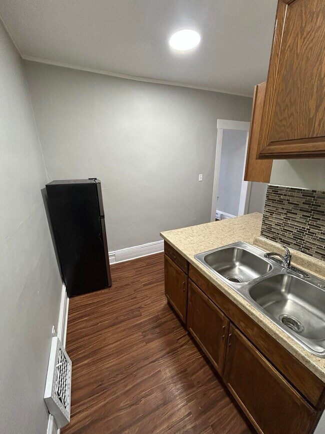 Building Photo - 77 W 23rd St