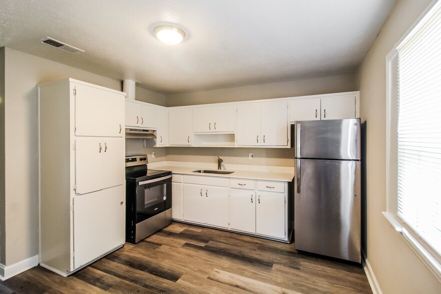 Building Photo - 847 Mcpherson Dr