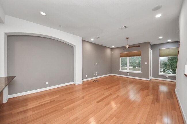 Building Photo - 1403 Delano St