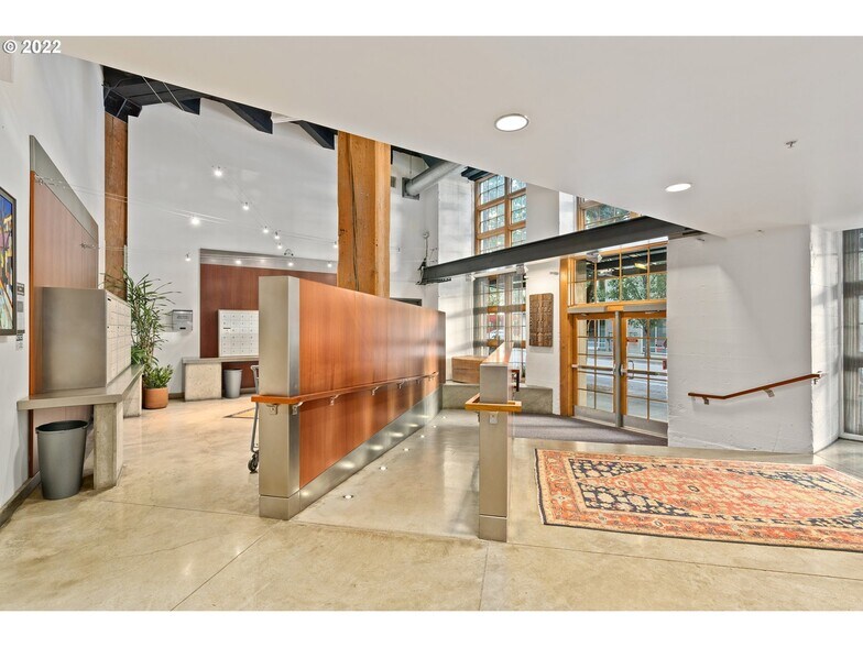 Building Photo - 1420 NW Lovejoy St