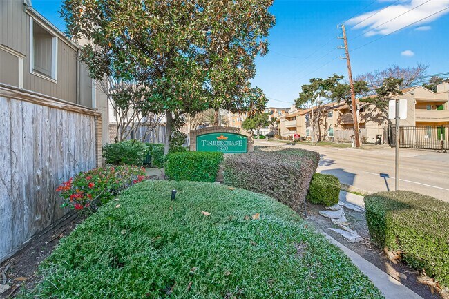 Building Photo - 1920 Augusta Dr