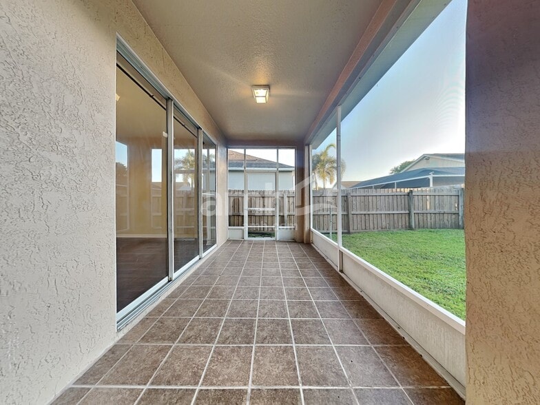 Building Photo - 1913 Sedgefield St