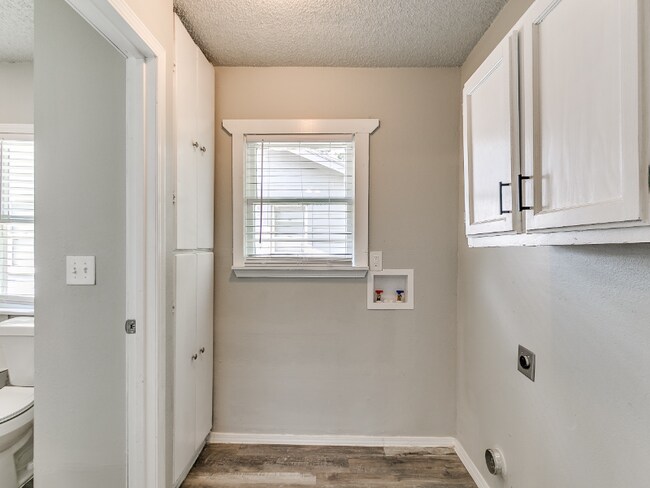 Building Photo - 4410 N Blackwelder Ave