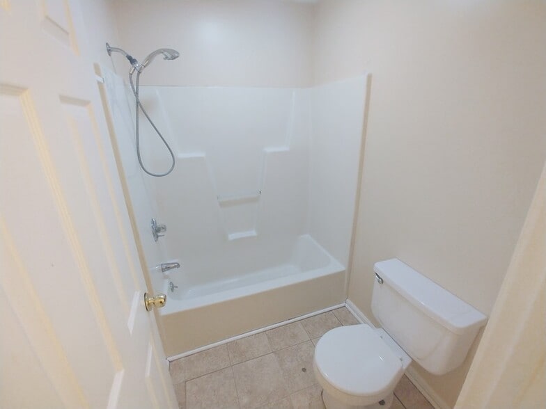 main bathroom - 8 Charles Ln