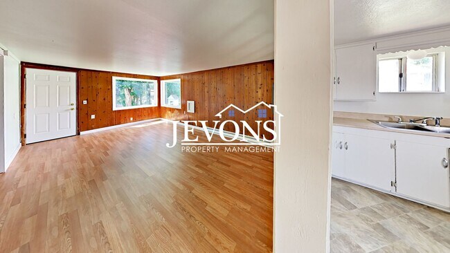 Building Photo - Pet-friendly single-family home in Tieton ...