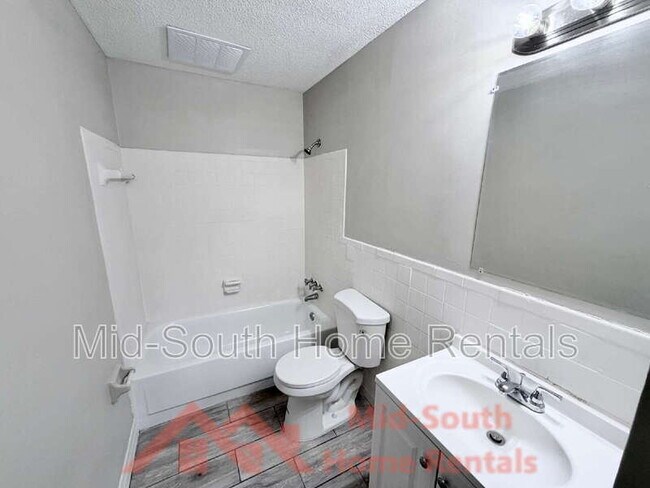 Building Photo - 139 N Claybrook St