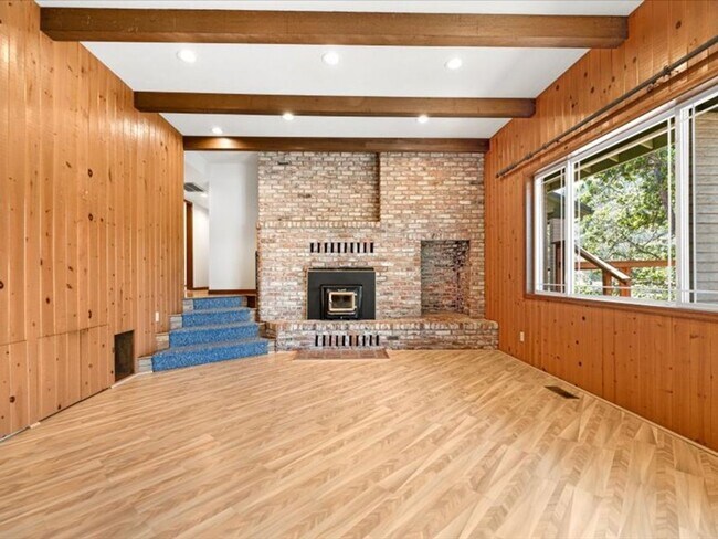 Building Photo - 2275 Pioneer Rd