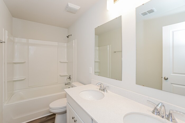 Building Photo - 467 Navona Dr