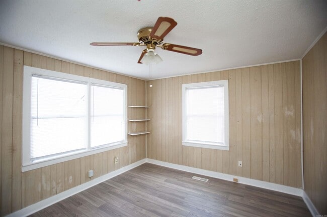 Building Photo - 5413 N Main St