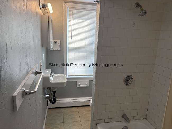 Building Photo - 47 Pine St