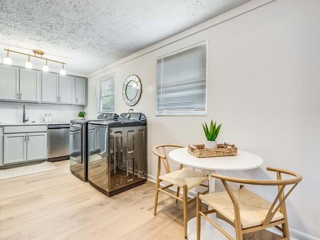 Building Photo - DeLesseps Furnished Apartment