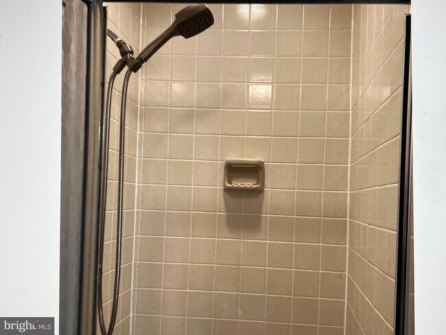 Building Photo - 7256 Glen Hollow Ct