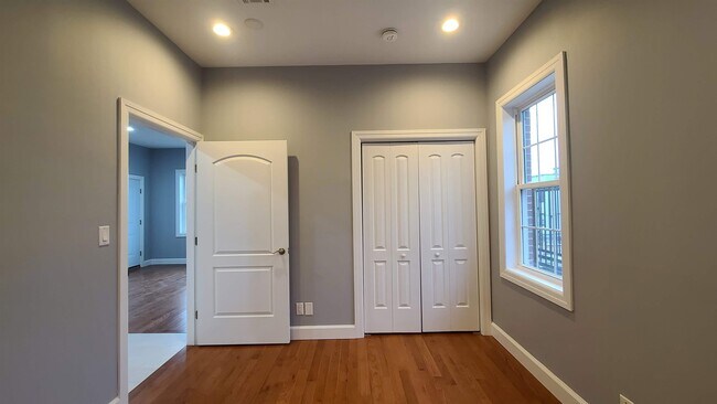 Building Photo - 100 Griffith St