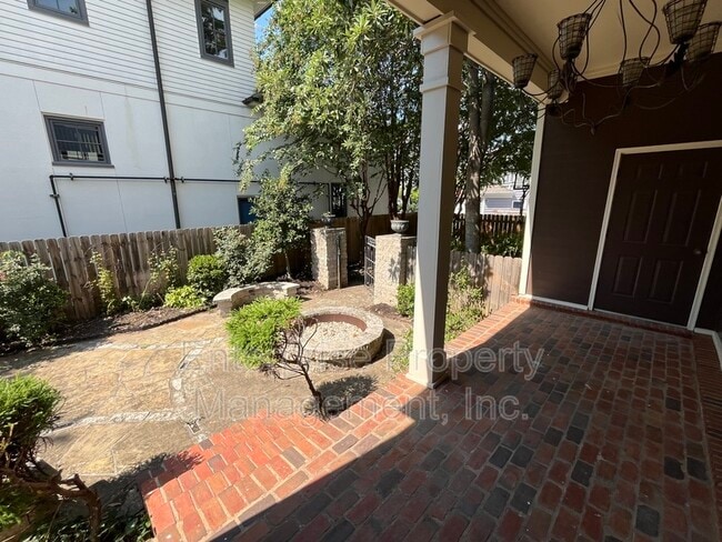 Building Photo - 958 Harbor View Dr
