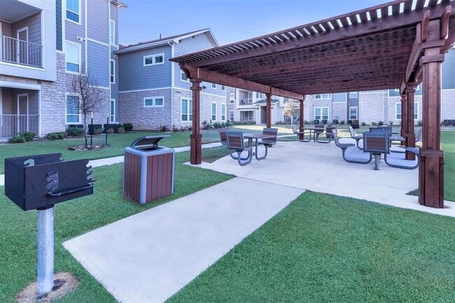 Building Photo - 4633 Campus Dr